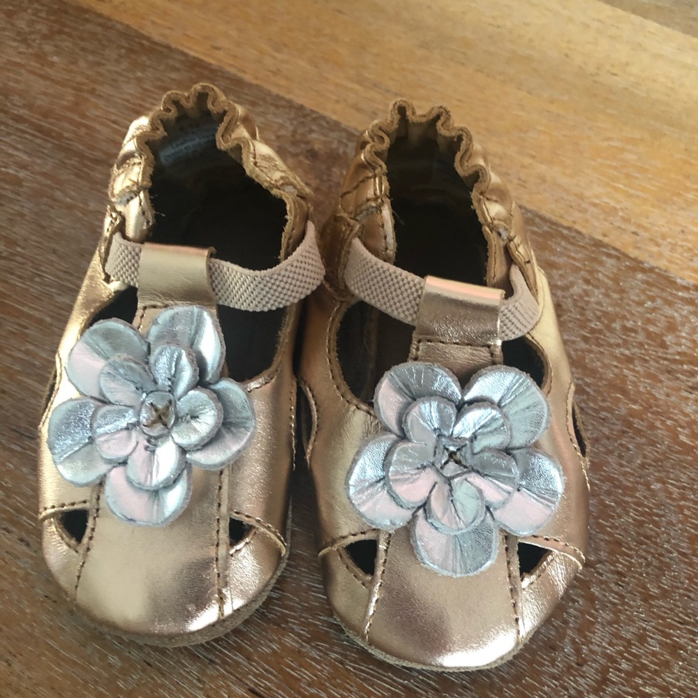 Girls shoes